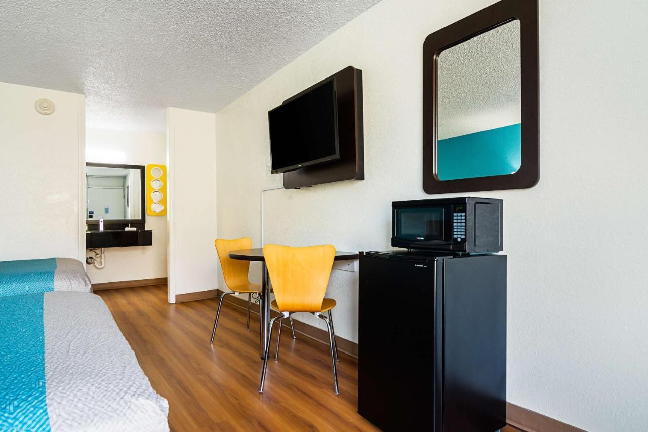 Econo Lodge Эшборо Экстерьер фото